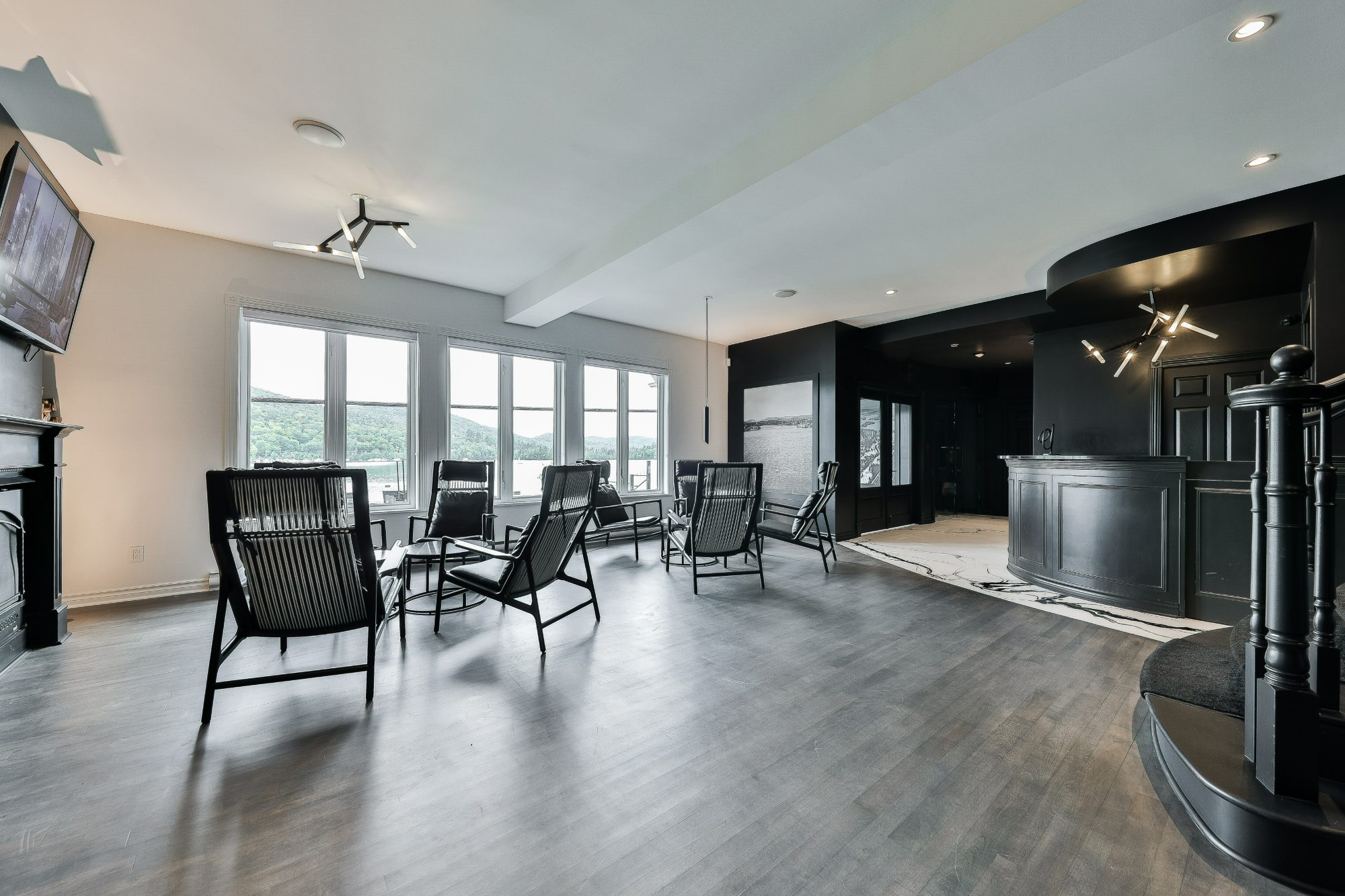 Le lobby et son foyer, service de coordination et majordome, Auberge du Lac des Sables