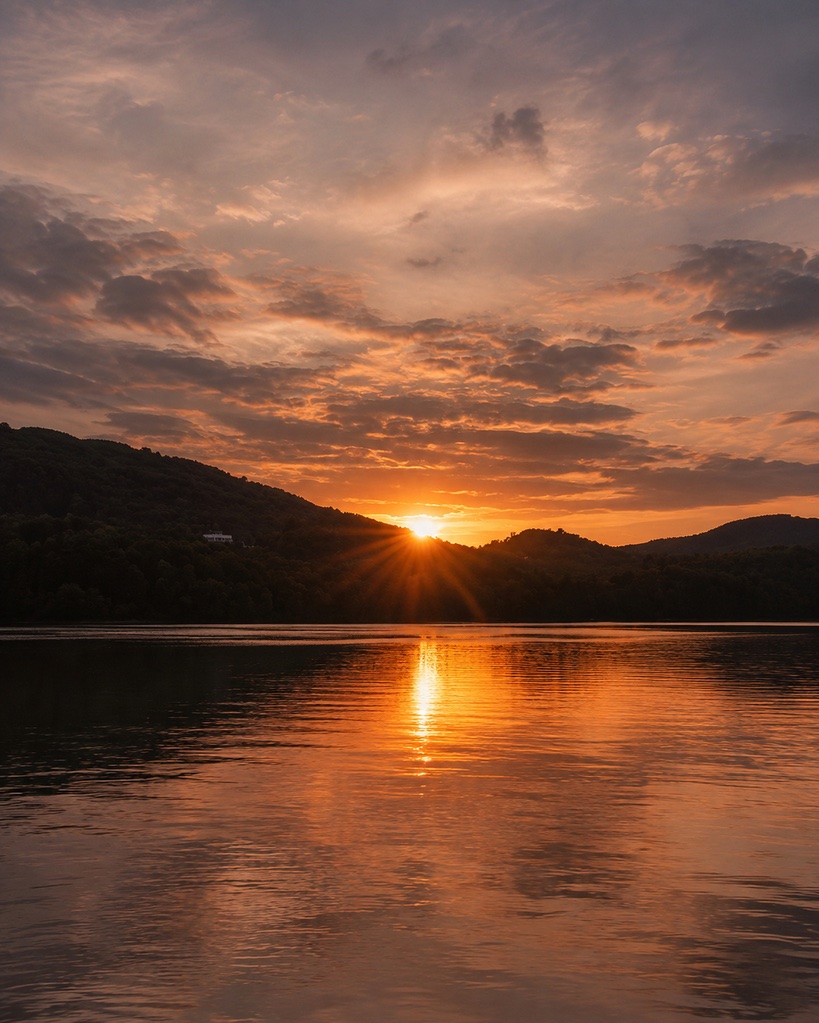 Coucher de soleil sur le lac des Sables à Sainte-Agathe-des-Monts