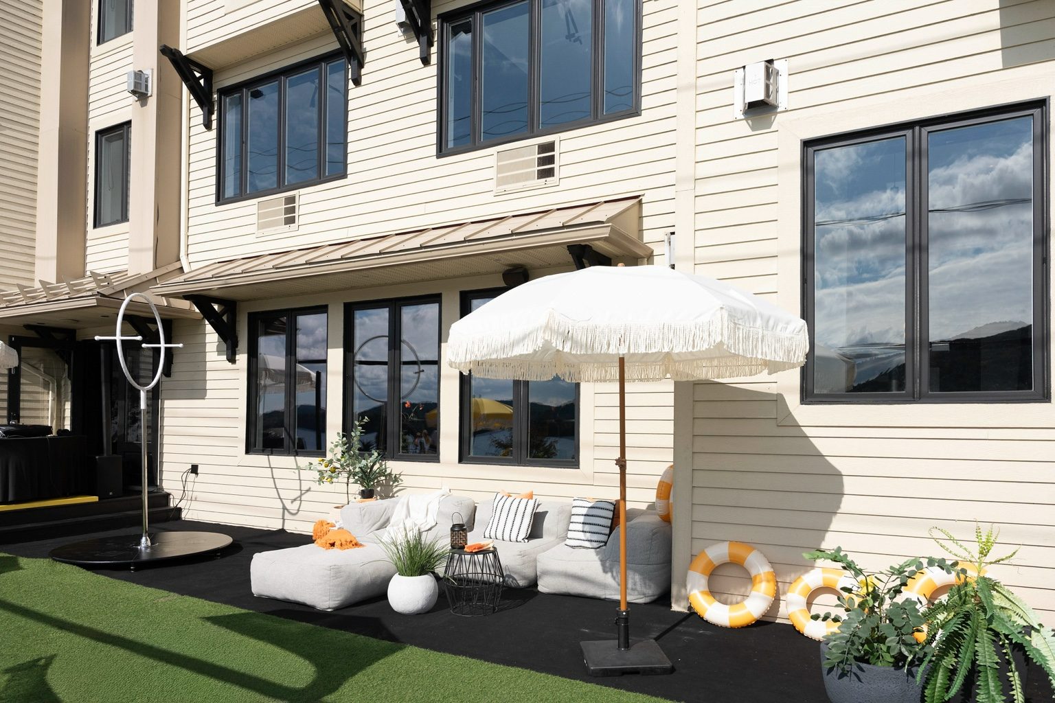 Coin lounge extérieur sur la Terrasse 180