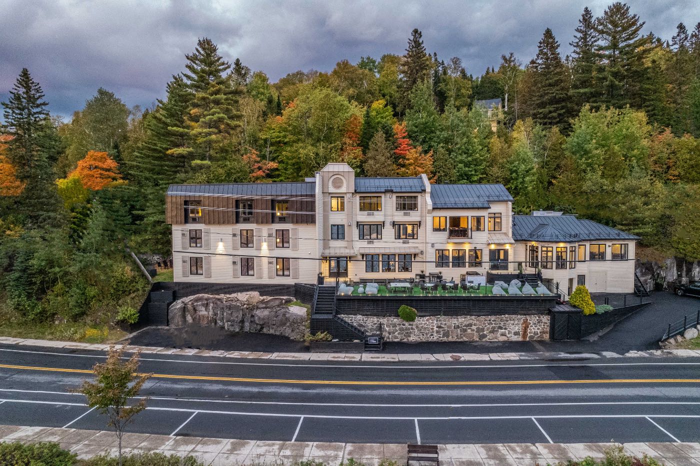 L'Auberge du Lac des Sables aux couleurs d'automne
