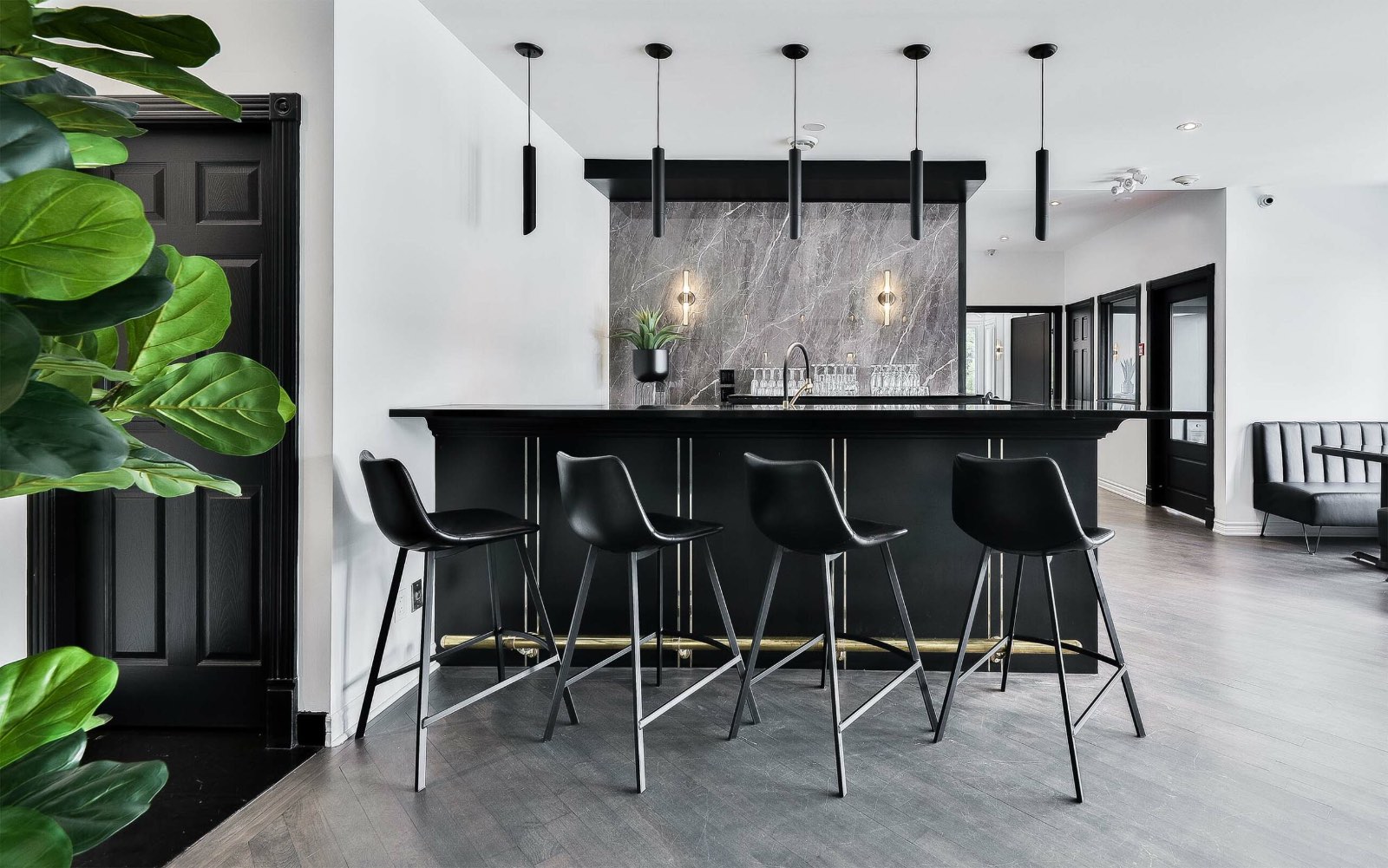 The bar and bistro area with its banquette seating